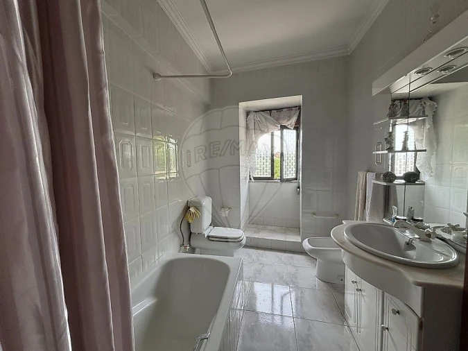 Moradia T4 para Venda em Numão Foto 3