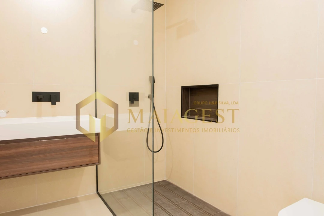 Apartamento T4 para Venda em Oliveira do Douro Foto 5