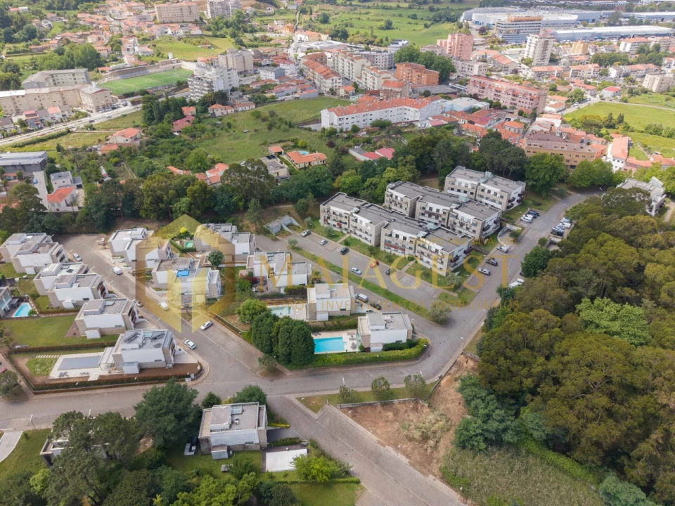 Apartamento T4 para Venda em Oliveira do Douro Foto 14
