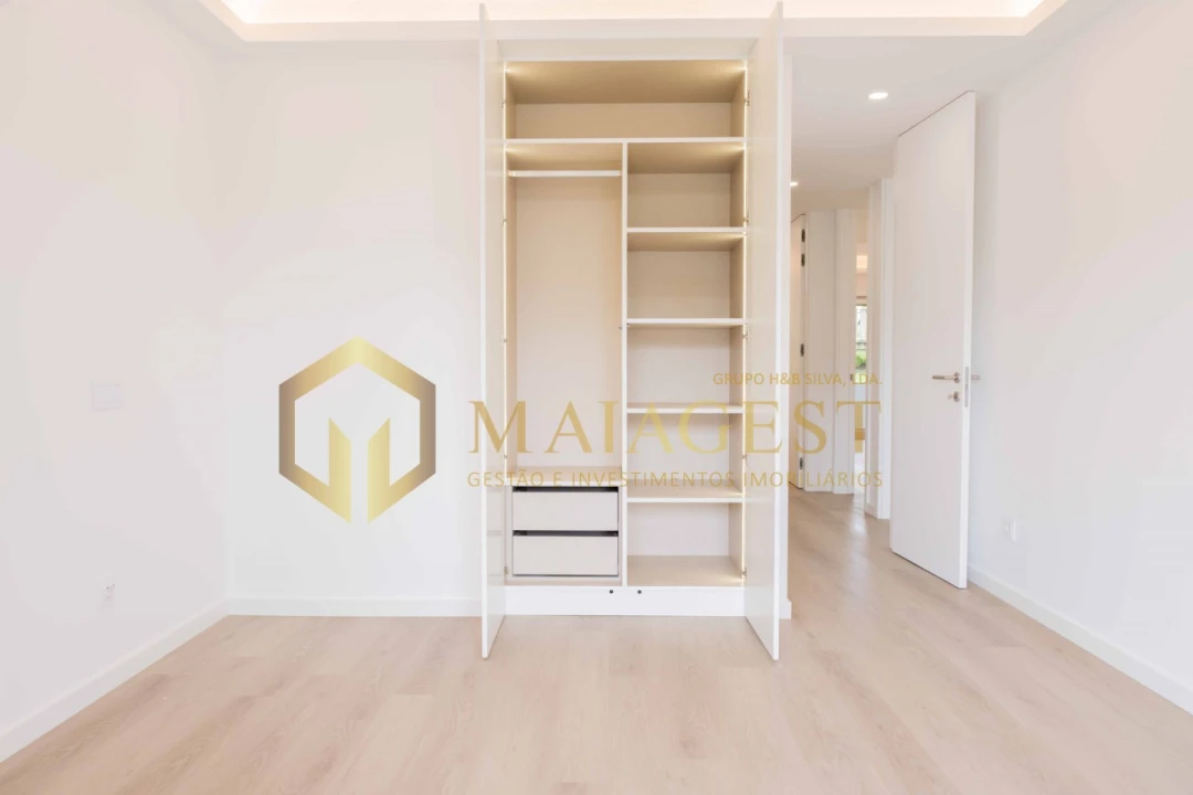 Apartamento T4 para Venda em Oliveira do Douro Foto 21