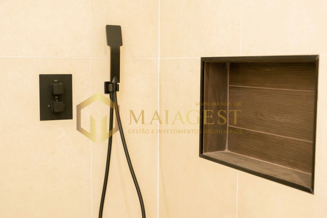 Apartamento T4 para Venda em Oliveira do Douro Foto 35
