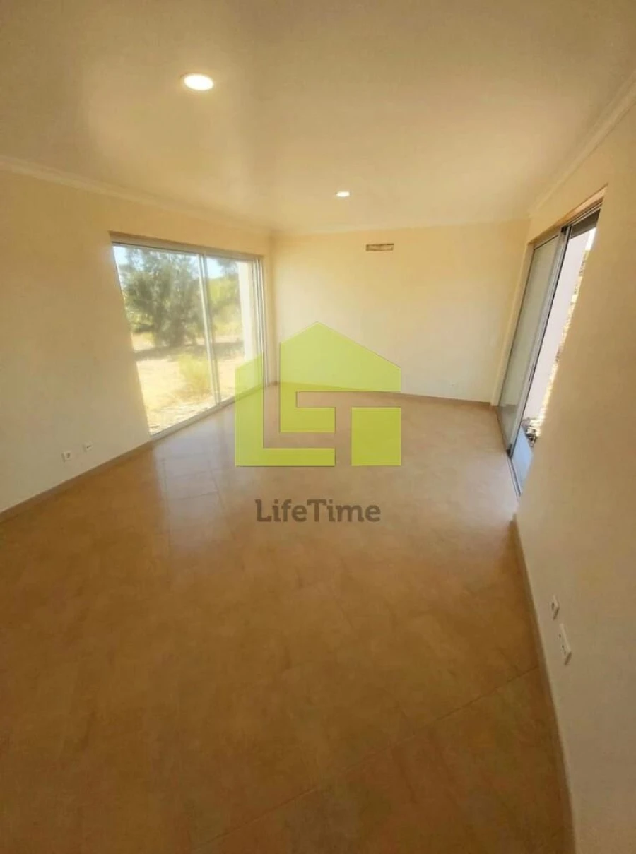 Moradia T3 para Venda em Santa Catarina da Fonte do Bispo Foto 3