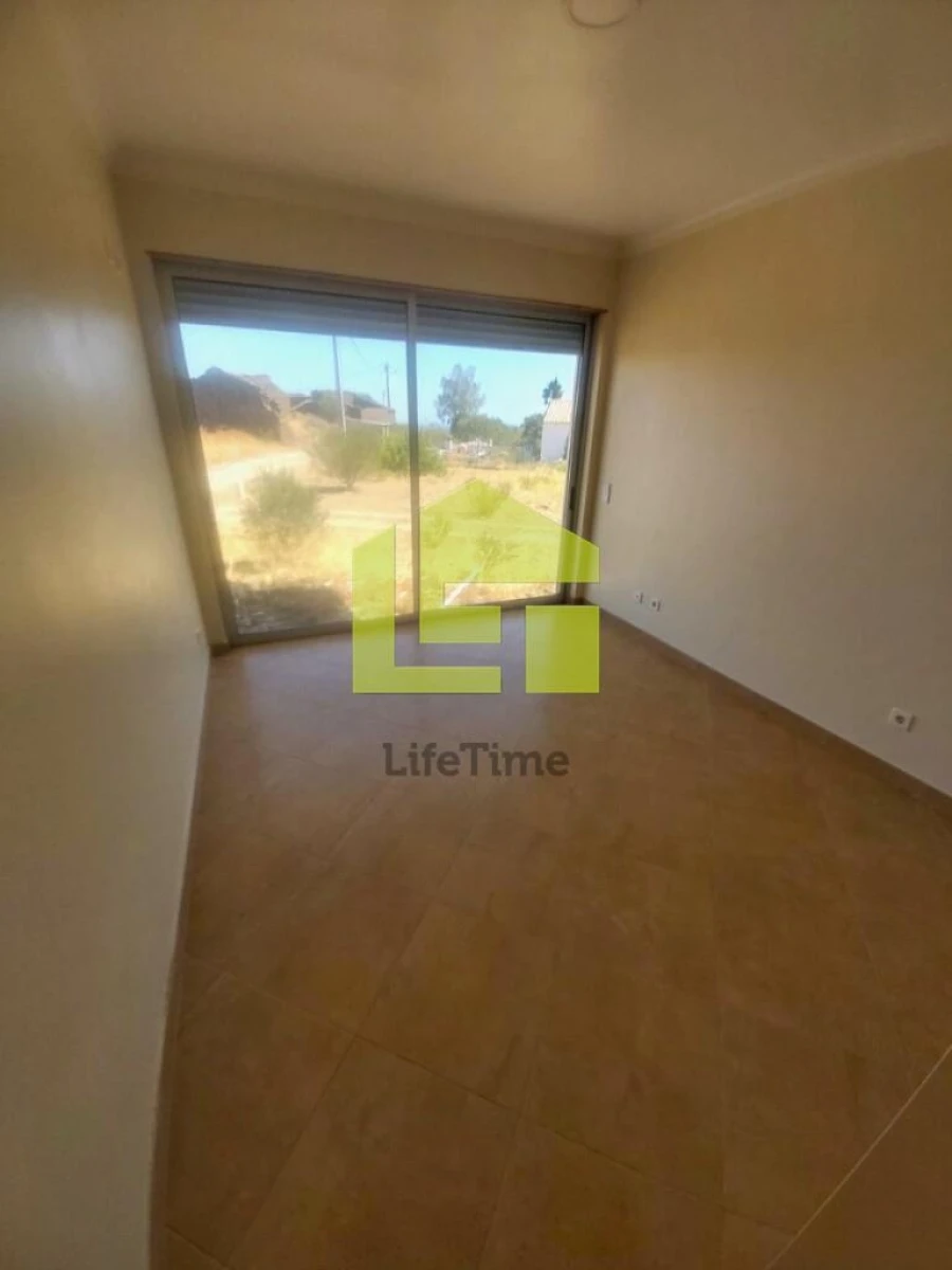 Moradia T3 para Venda em Santa Catarina da Fonte do Bispo Foto 7