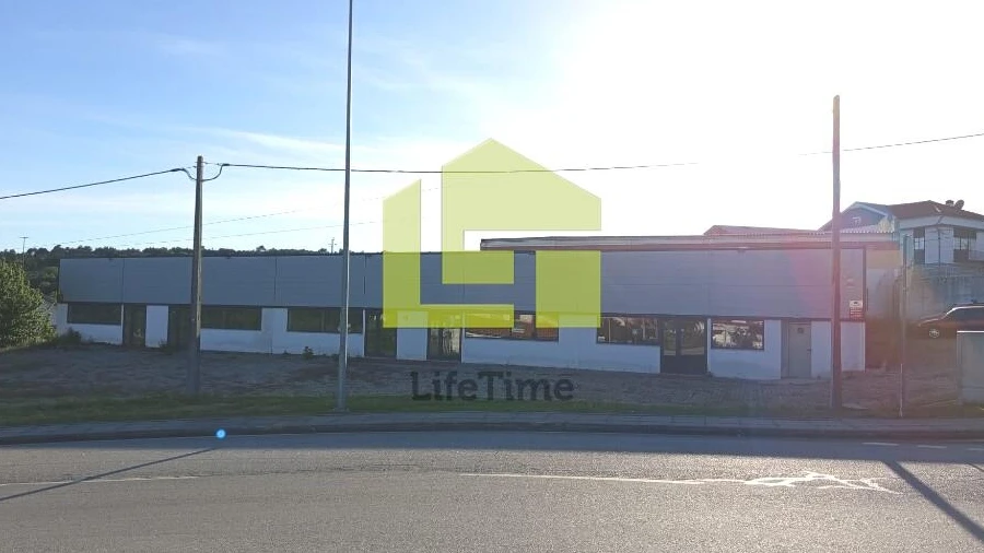 Armazém para Venda em Vila Franca das Naves e Feital