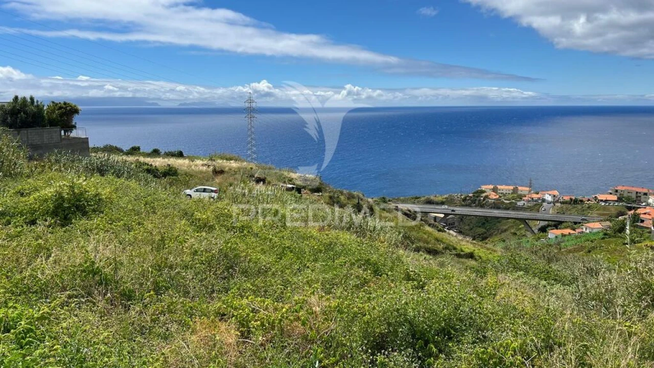 Terreno para Venda em Caniço Foto 10