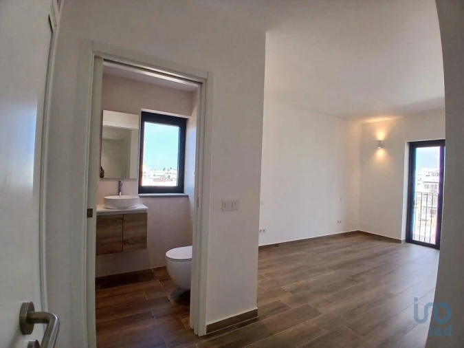Apartamento T2 para Arrendamento em Faro (Sé e São Pedro) Foto 5