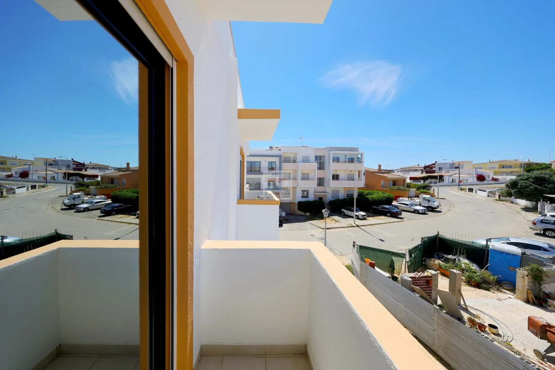 Apartamento T2 para Venda em Estômbar e Parchal Foto 25