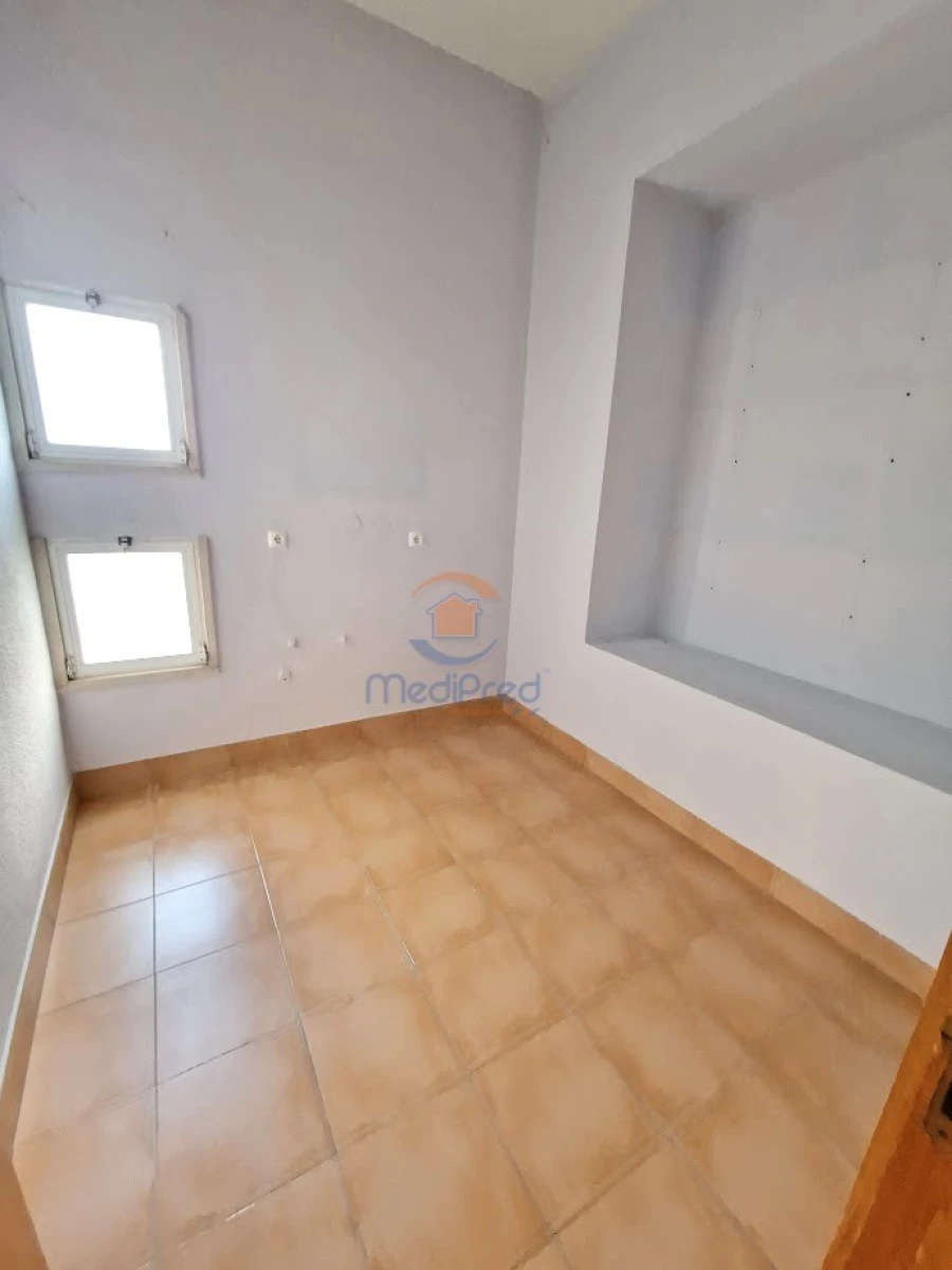 Loja para Venda em Santo António dos Cavaleiros e Frielas Foto 8