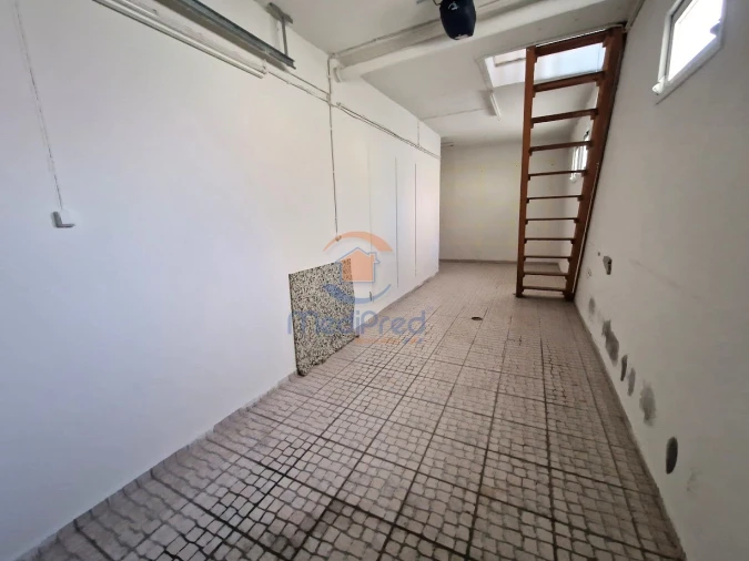 Loja para Venda em Santo António dos Cavaleiros e Frielas Foto 10