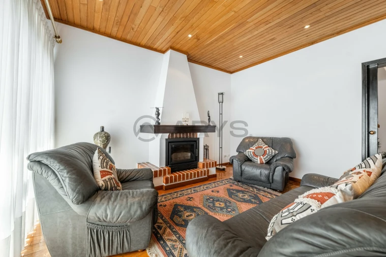 Moradia T4 para Venda em Creixomil Foto 8