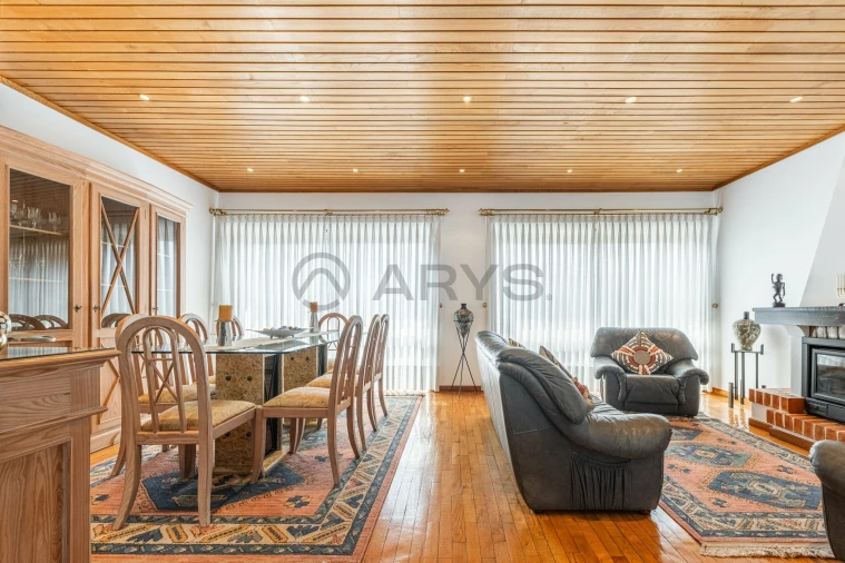 Moradia T4 para Venda em Creixomil Foto 7