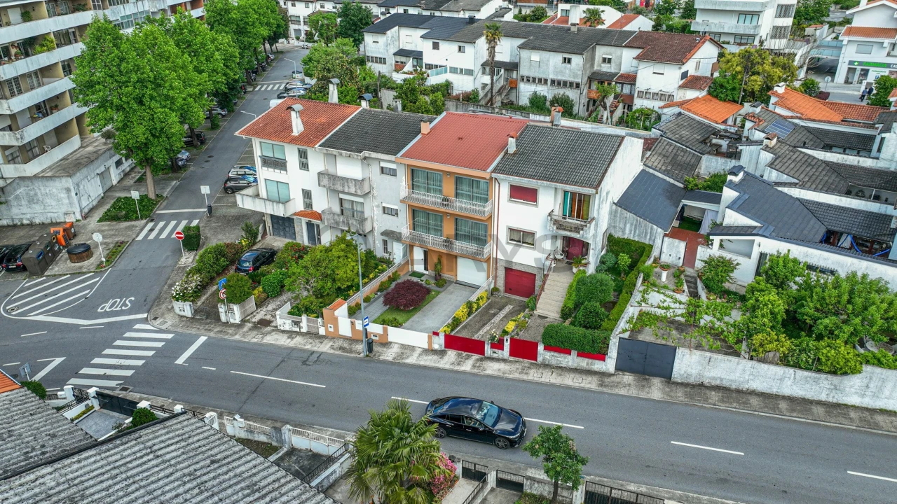 Moradia T4 para Venda em Creixomil Foto 3