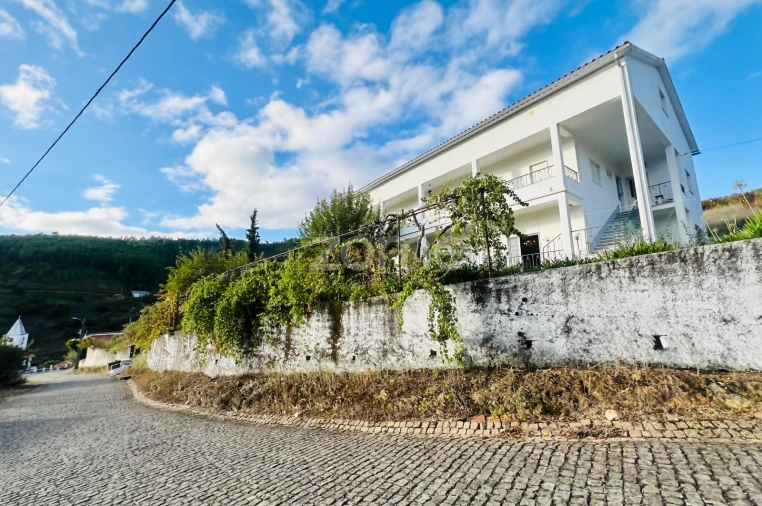 Moradia T8 para Venda em Cambas Foto 58