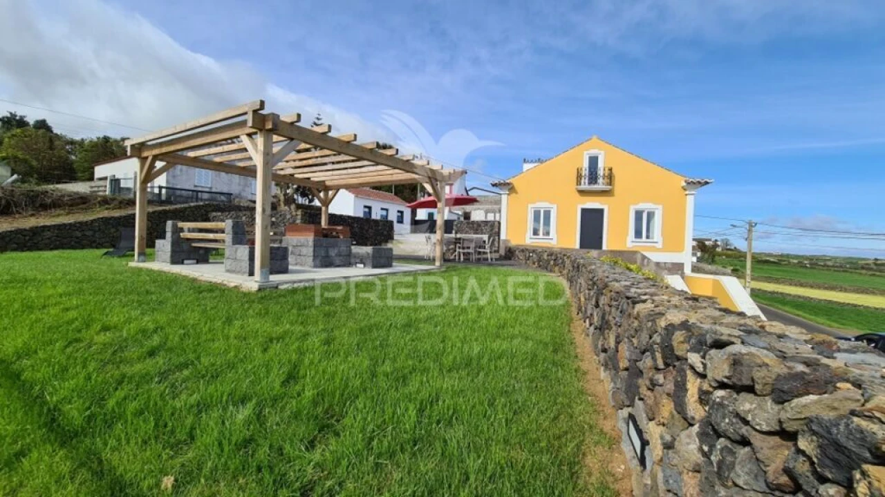 Moradia T4 para Venda em Lajes Foto 4