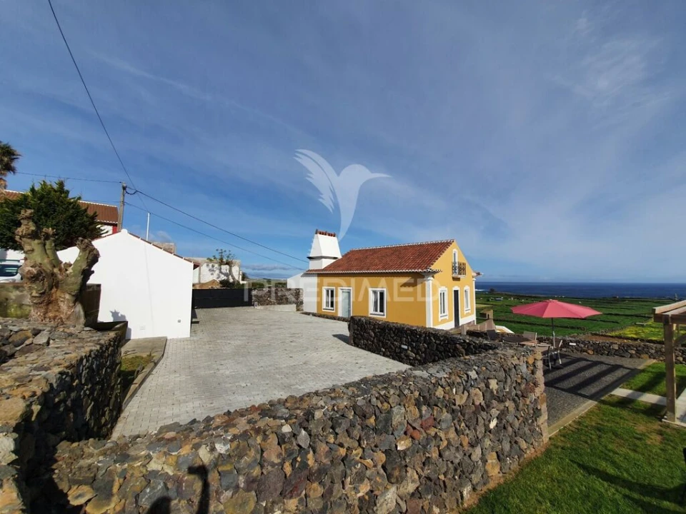 Moradia T4 para Venda em Lajes Foto 9