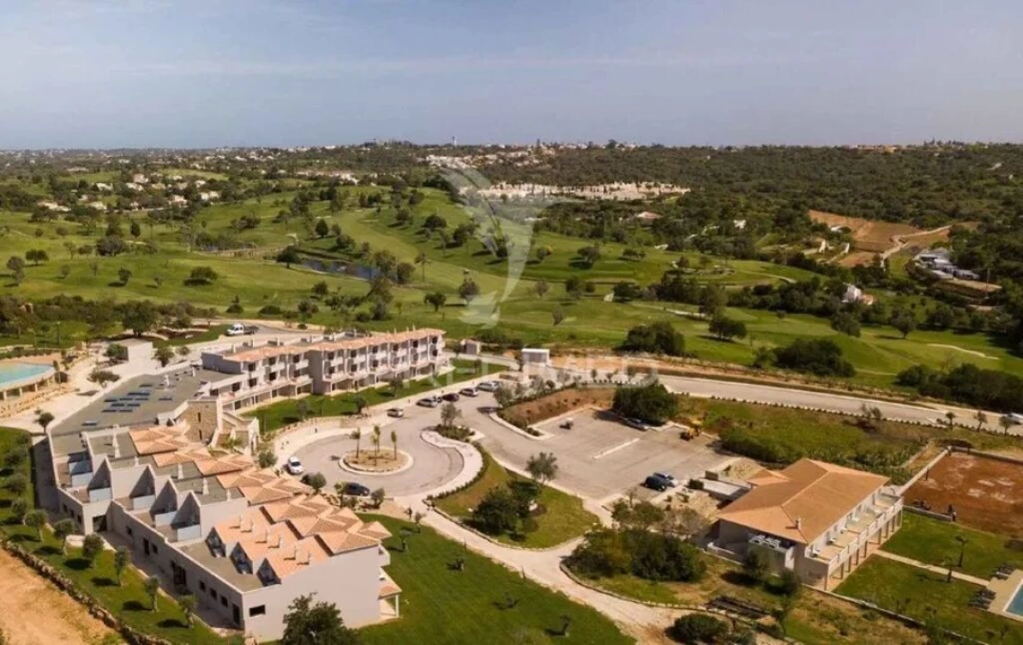 Apartamento para Venda em Estômbar e Parchal Foto 2