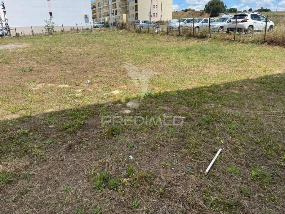 Terreno para Venda em Setubal (São Sebastião) Foto 1