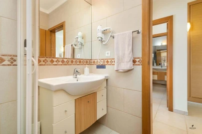 Apartamento T2 para Venda em Estômbar e Parchal