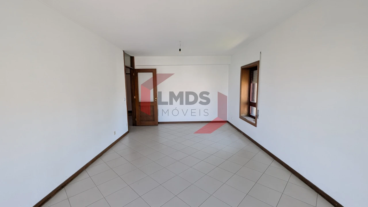 Apartamento T4 para Venda em Cidade da Maia Foto 11