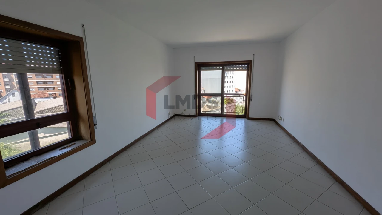 Apartamento T4 para Venda em Cidade da Maia Foto 6
