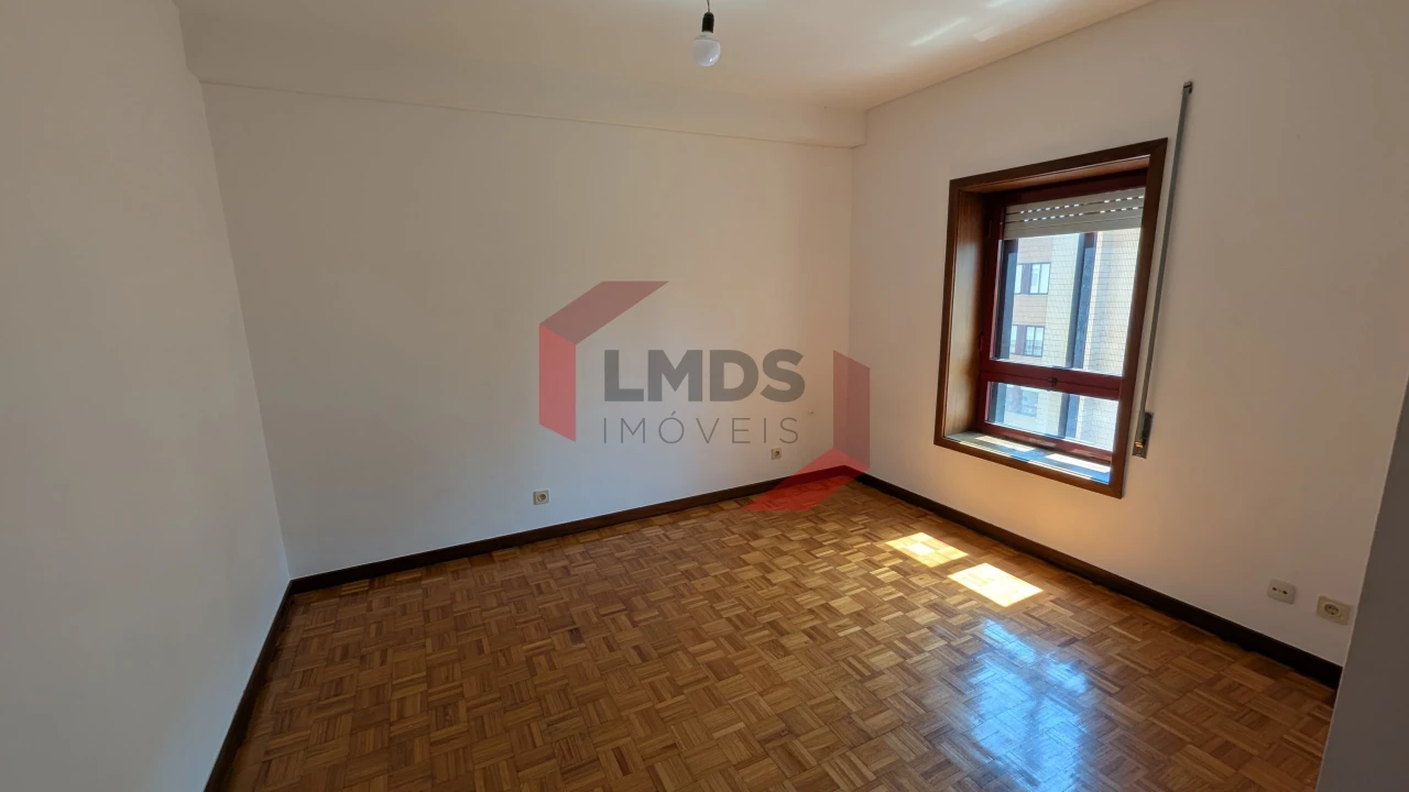 Apartamento T4 para Venda em Cidade da Maia Foto 12