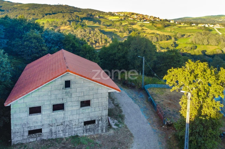 Moradia T4 para Venda em Sezelhe e Covelães Foto 3