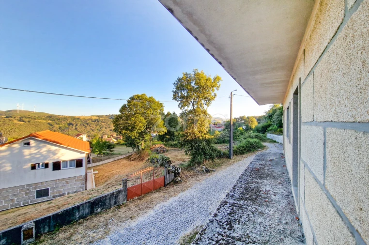 Moradia T4 para Venda em Sezelhe e Covelães Foto 9