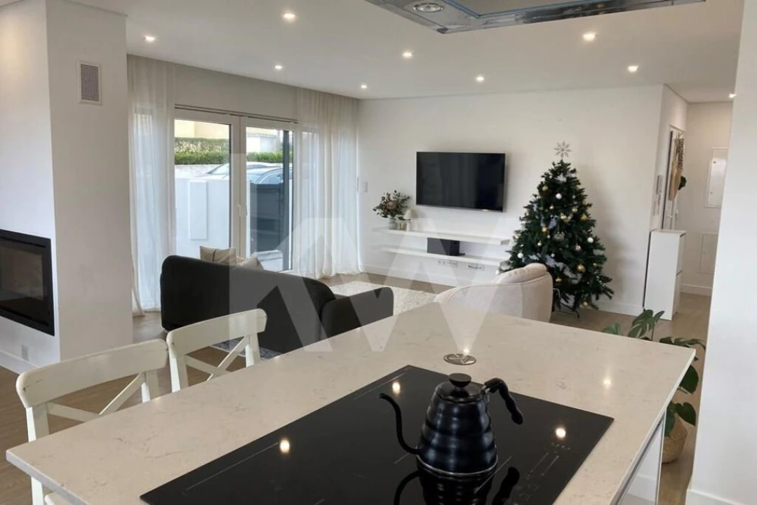 Moradia T3 para Venda em Carvoeira Foto 12