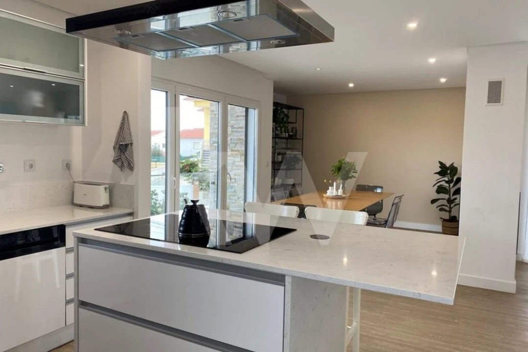 Moradia T3 para Venda em Carvoeira Foto 13