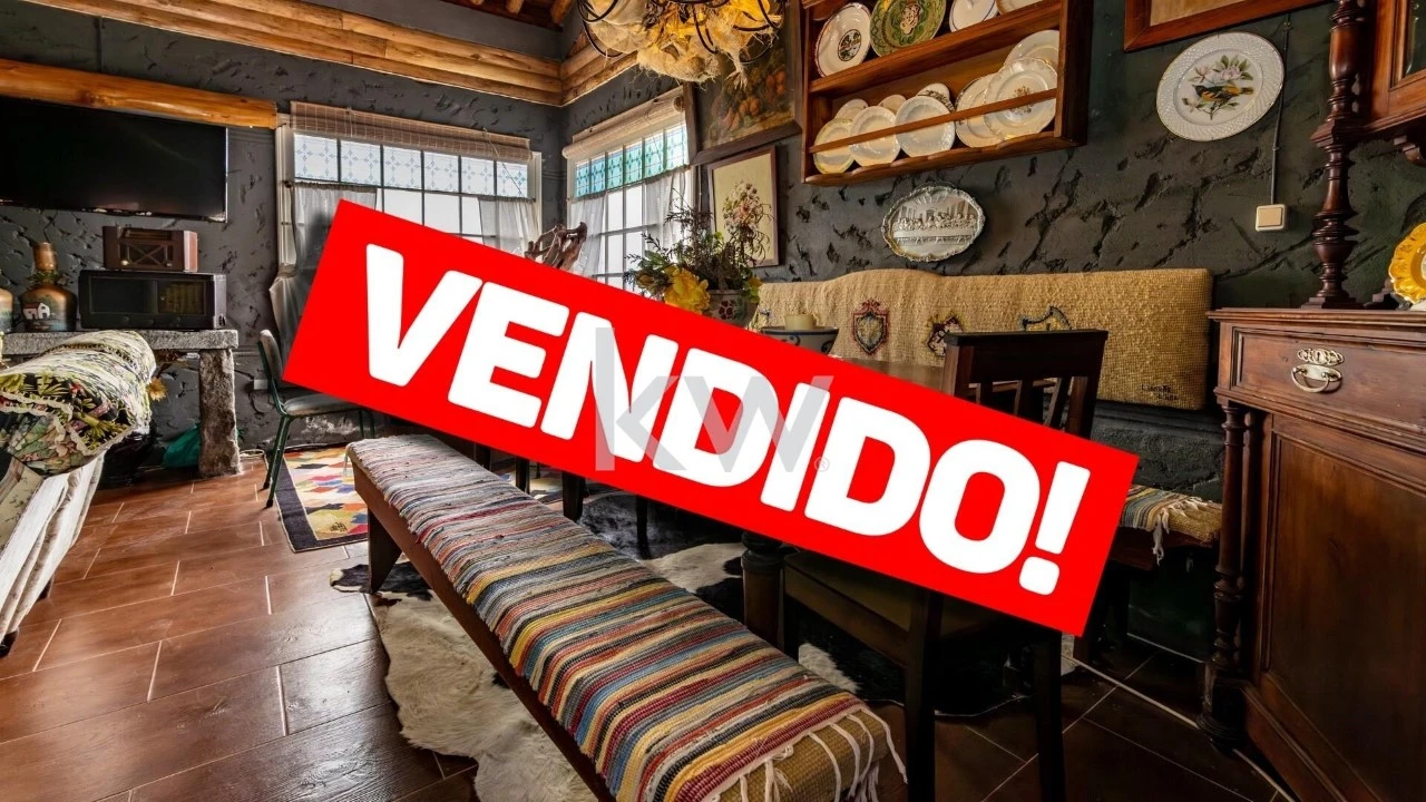 Moradia T4 para Venda em Lomba da Fazenda Foto 1