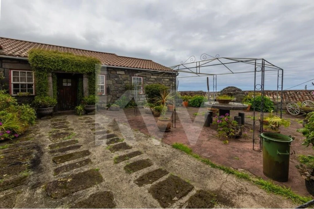 Moradia T4 para Venda em Lomba da Fazenda Foto 5