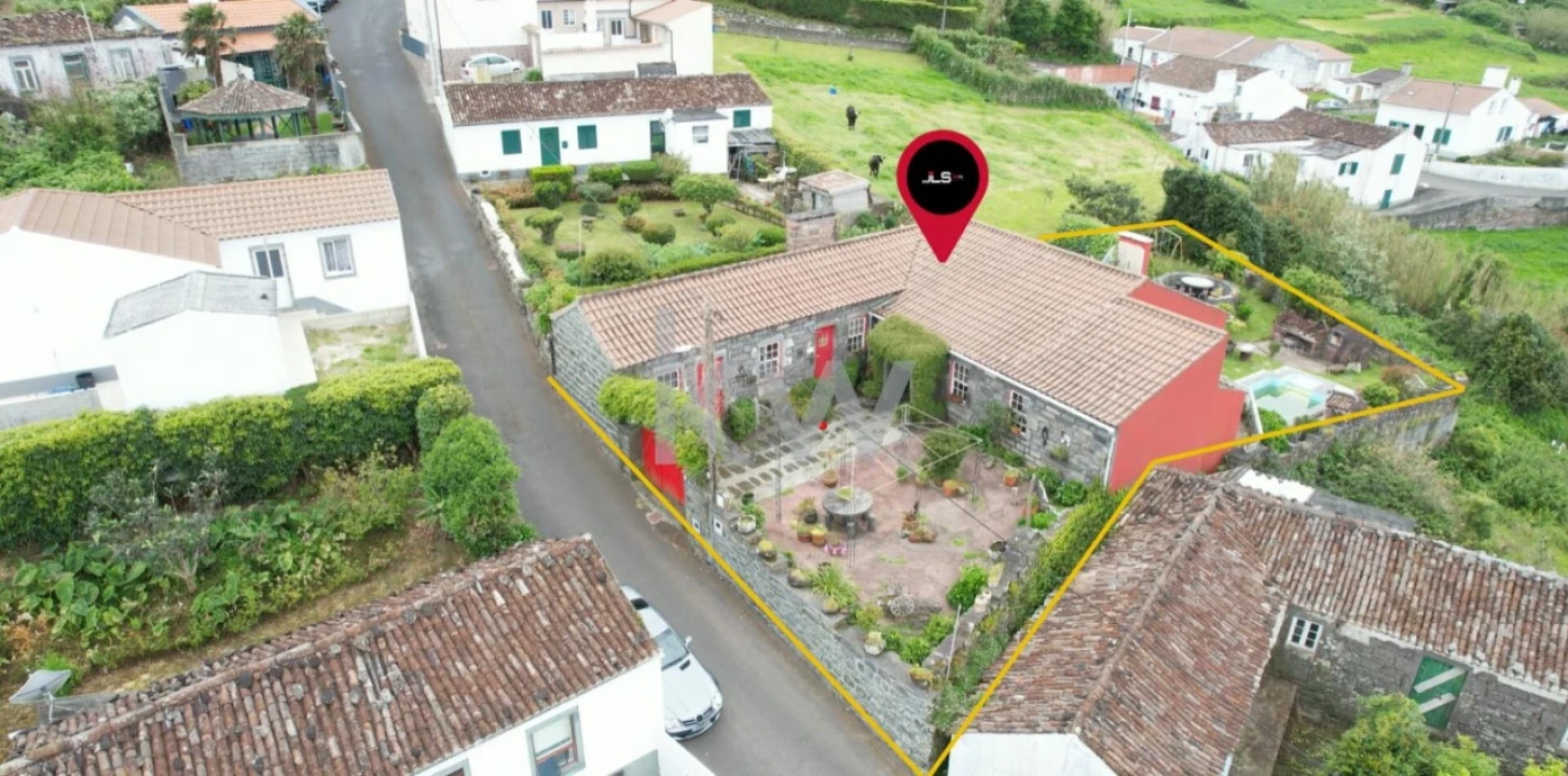 Moradia T4 para Venda em Lomba da Fazenda Foto 2