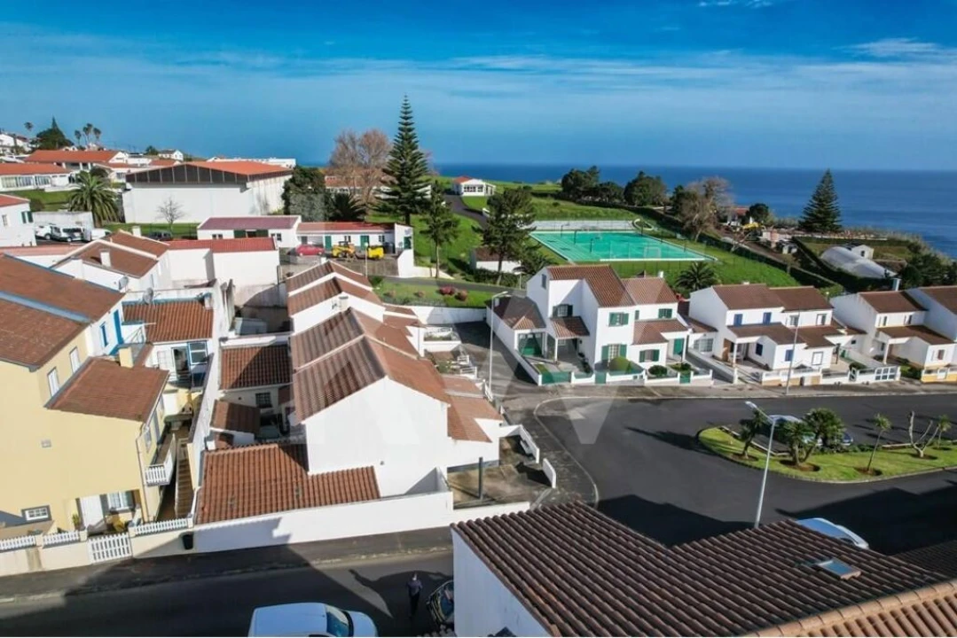 Moradia T3 para Venda em Nordeste Foto 8