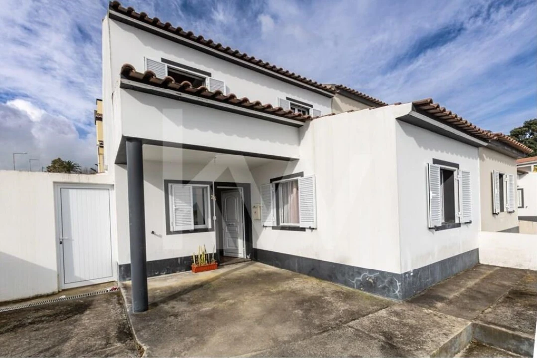 Moradia T3 para Venda em Nordeste Foto 11