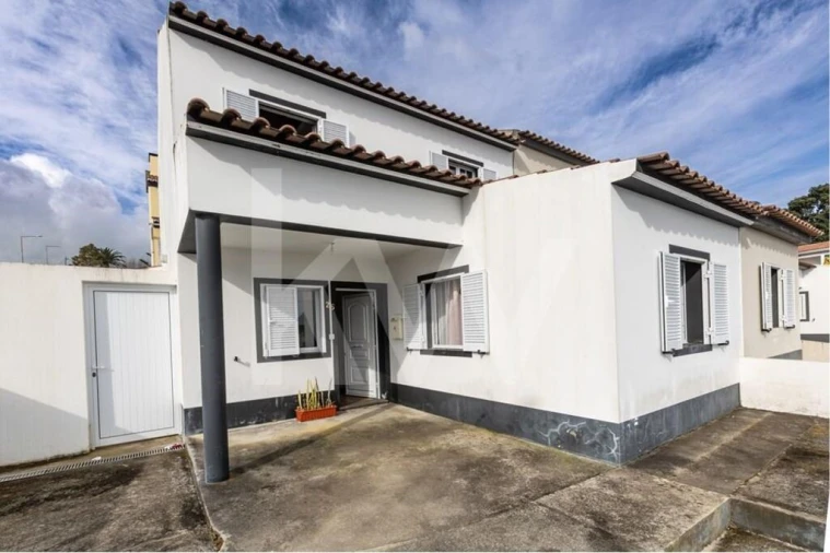 Moradia T3 para Venda em Nordeste Foto 11