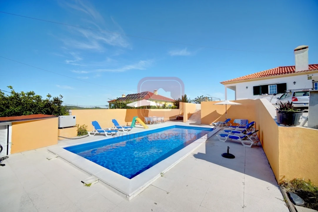 Moradia T4 para Venda em Azueira e Sobral da Abelheira Foto 2