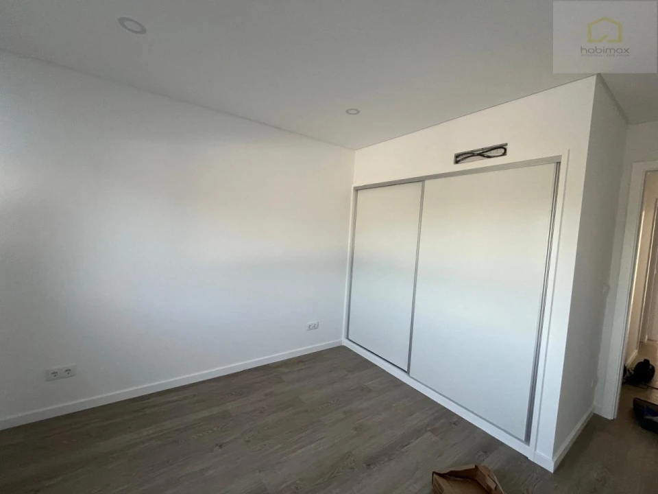 Moradia T3 para Venda em Pico da Pedra Foto 4