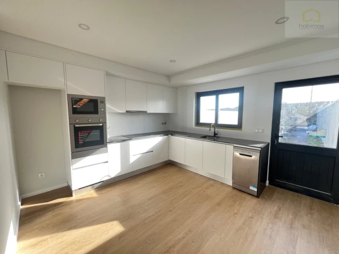 Moradia T3 para Venda em Pico da Pedra Foto 7