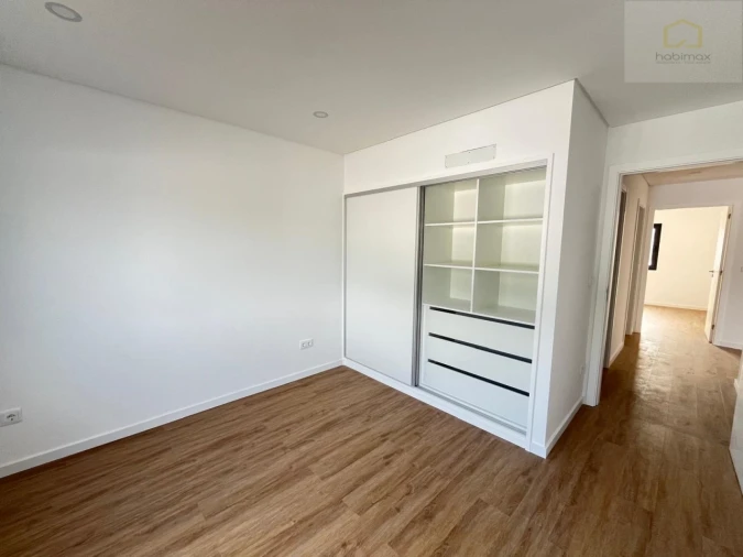 Moradia T2 para Venda em Pico da Pedra Foto 13