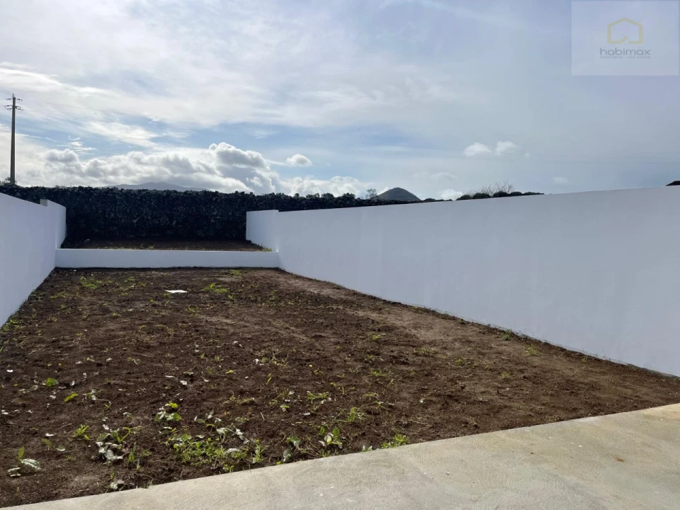 Moradia T2 para Venda em Pico da Pedra Foto 17