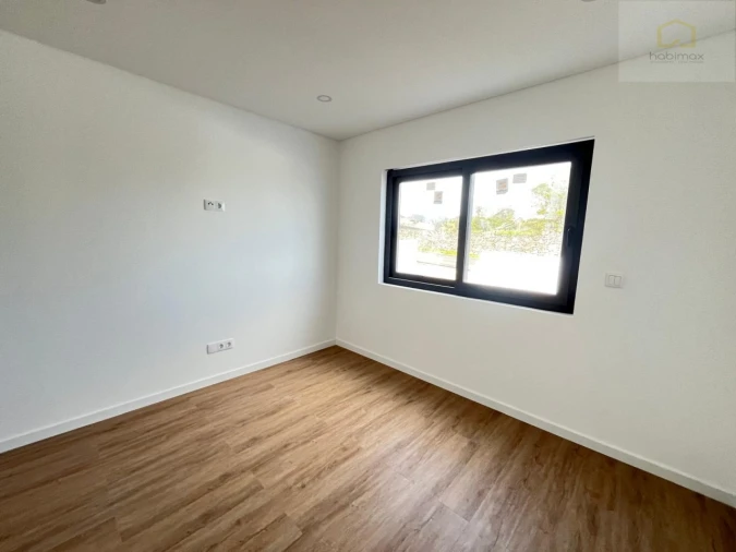 Moradia T2 para Venda em Pico da Pedra Foto 14