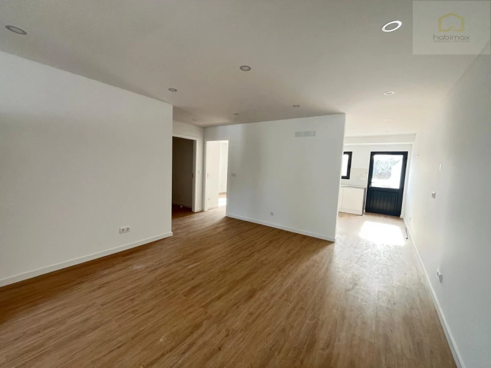 Moradia T2 para Venda em Pico da Pedra Foto 2