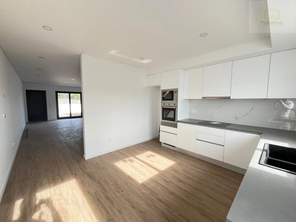 Moradia T2 para Venda em Pico da Pedra Foto 7