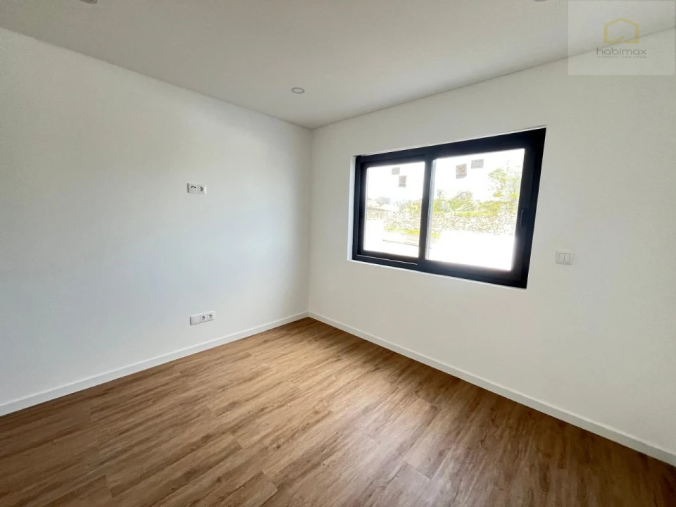 Moradia T2 para Venda em Pico da Pedra Foto 14