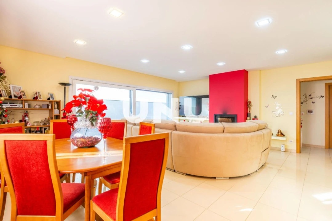 Moradia T5 para Venda em Boidobra Foto 4