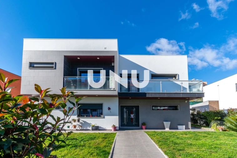 Moradia T5 para Venda em Boidobra