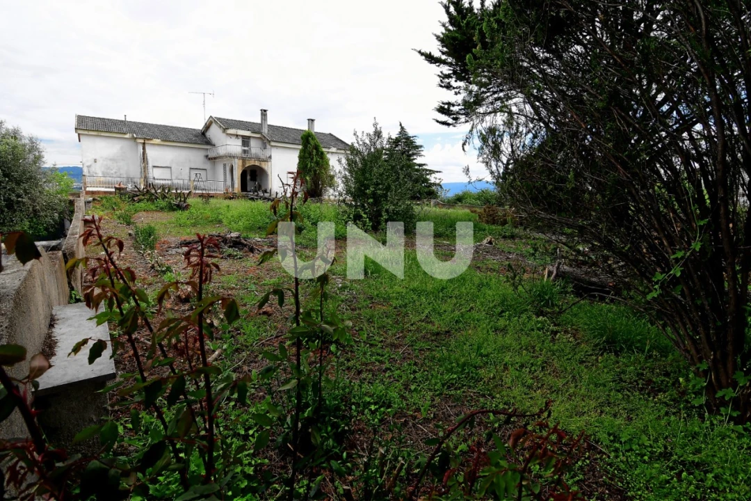 Moradia T8 para Venda em Boidobra Foto 3