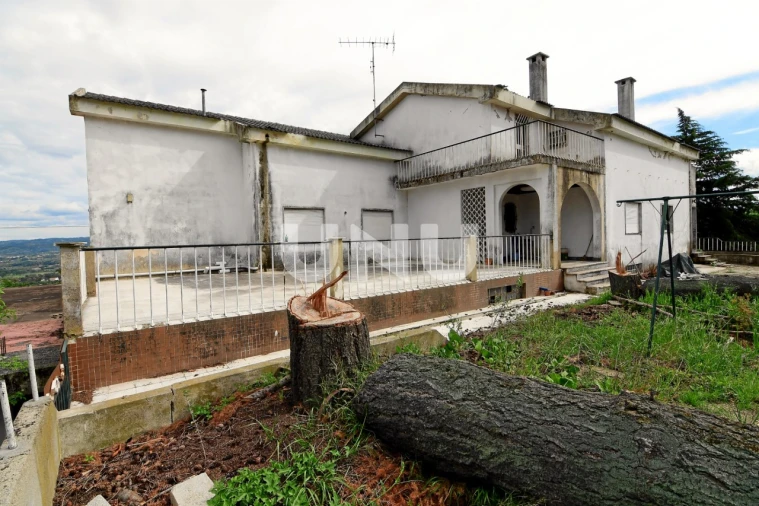 Moradia T8 para Venda em Boidobra Foto 4