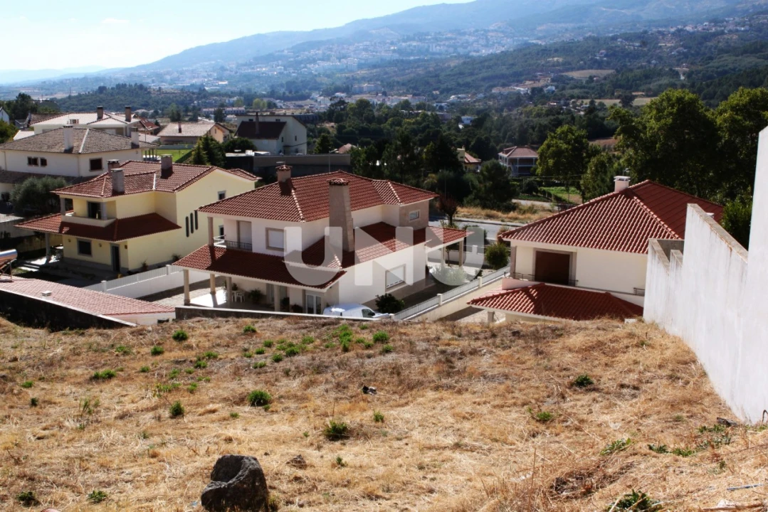 Terreno para Venda em Teixoso e Sarzedo Foto 2