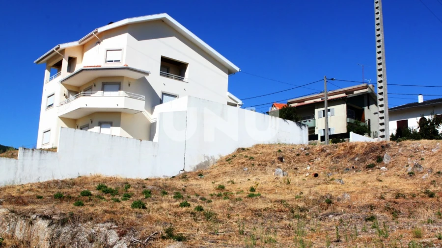 Terreno para Venda em Teixoso e Sarzedo